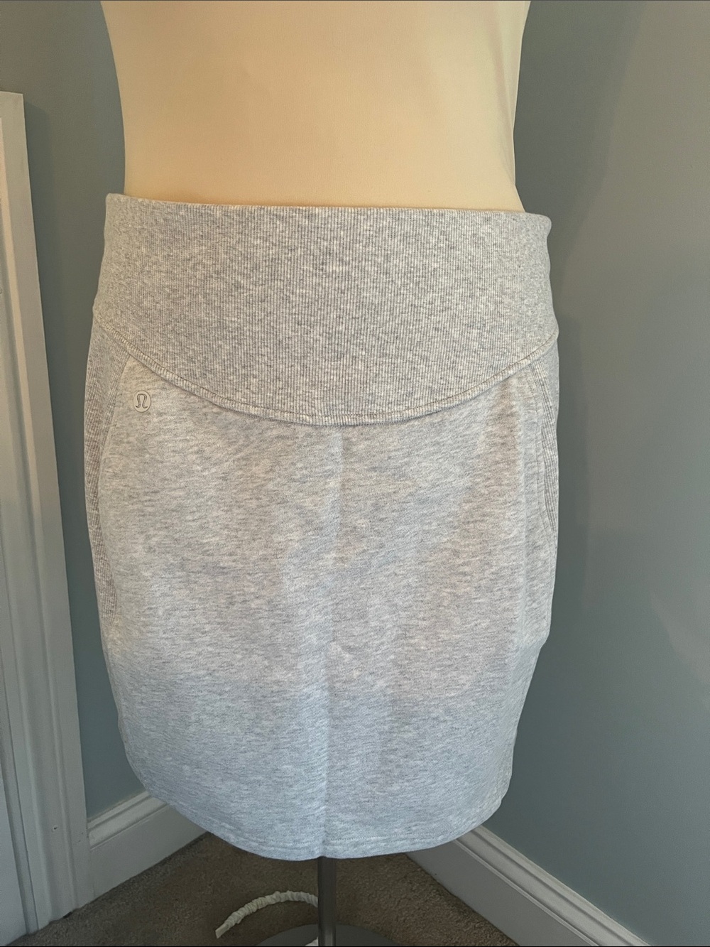 lululemon scuba HR  Light Heather Gray Ribbed Waist Mini Skirt